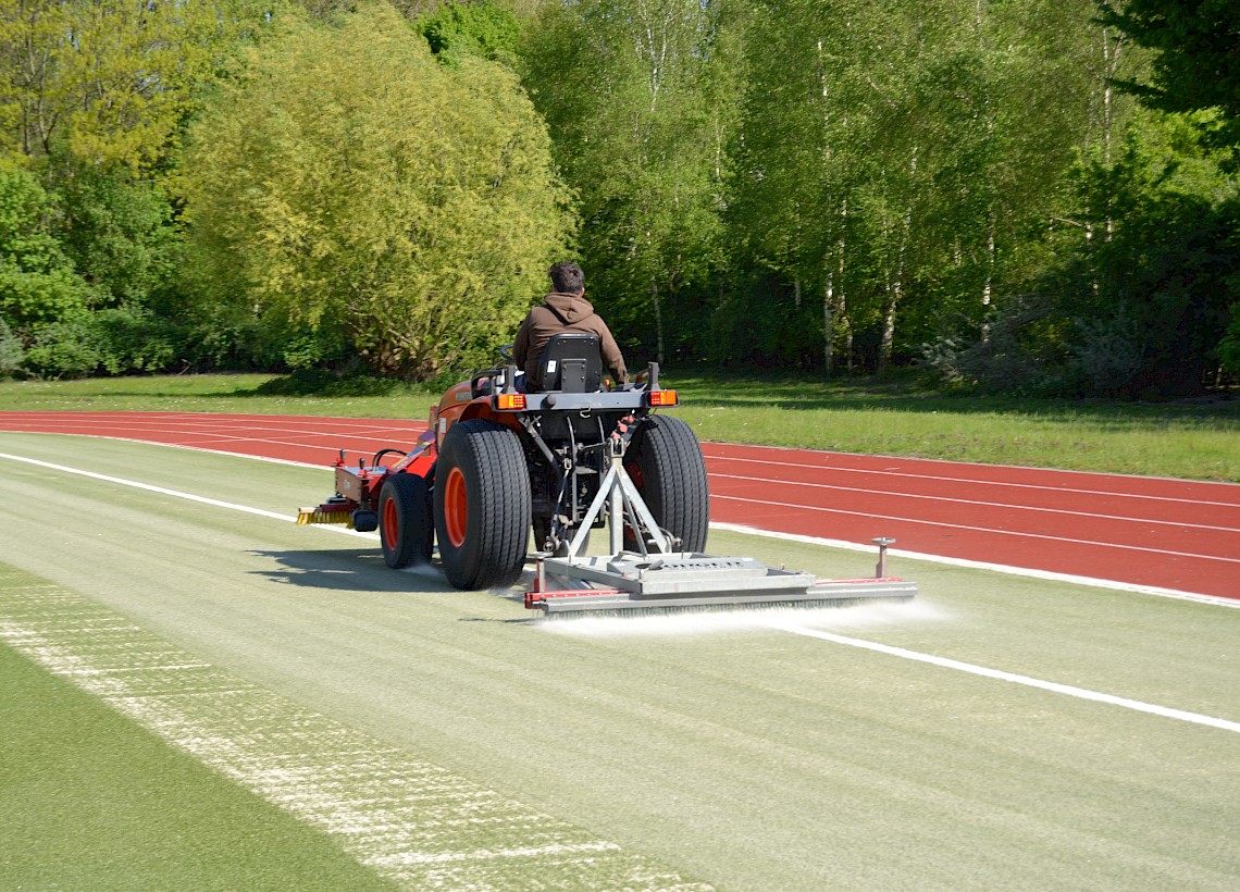 Umwandlung eines Rasenplatzes Kunstrasenplatz in Wilhelmshaven