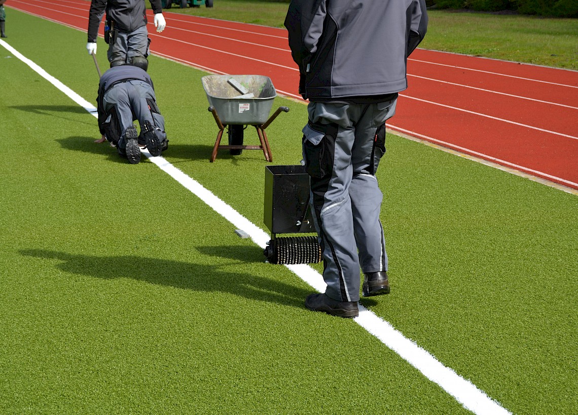 Umwandlung eines Rasenplatzes Kunstrasenplatz in Wilhelmshaven